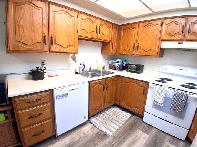 Building Photo - 243 E 400 N