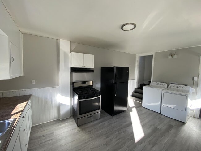 Building Photo - 1340 W College Ave