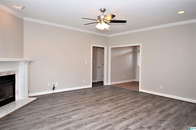 Foto del edificio - 5725 Riverbirch Dr