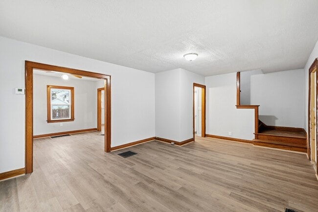 Building Photo - 607 W Grand Ave