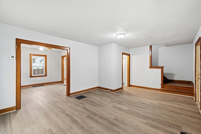 Foto del edificio - 607 W Grand Ave