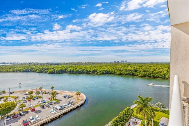 Building Photo - 400 Kings Point Dr
