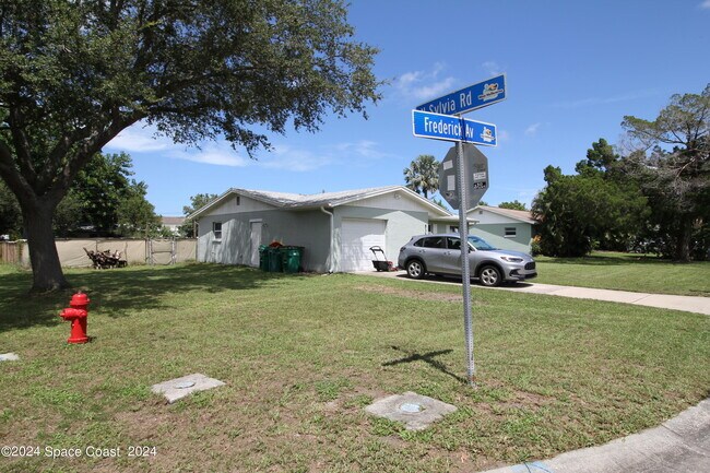 Foto del edificio - 5381 Frederick Ave