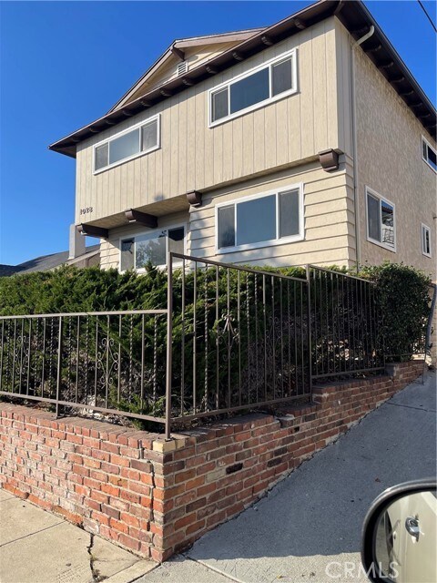 Foto del edificio - 1028 W 8th St