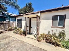 Building Photo - 4826-4832 Del Mar Ave
