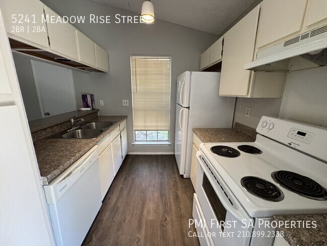 Foto del edificio - 5241 Meadow Rise St