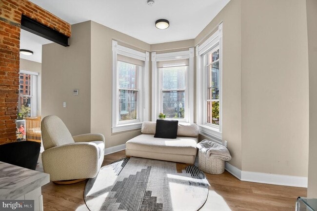 Foto del edificio - 459 Massachusetts Ave NW