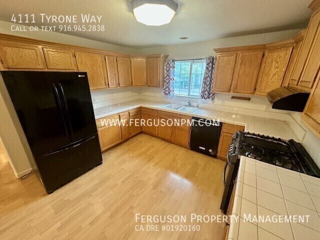 Foto del edificio - 4111 Tyrone Way
