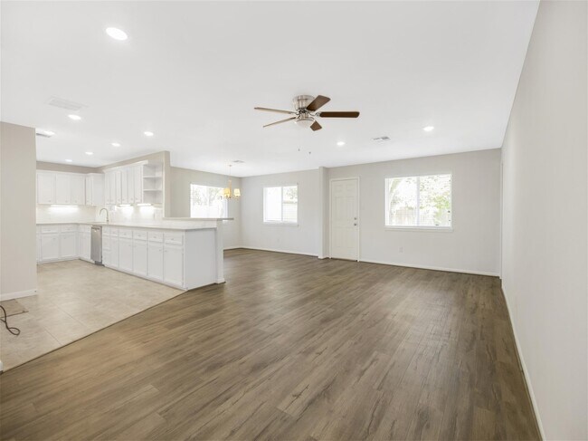 Building Photo - 5830 Ettrick Dr