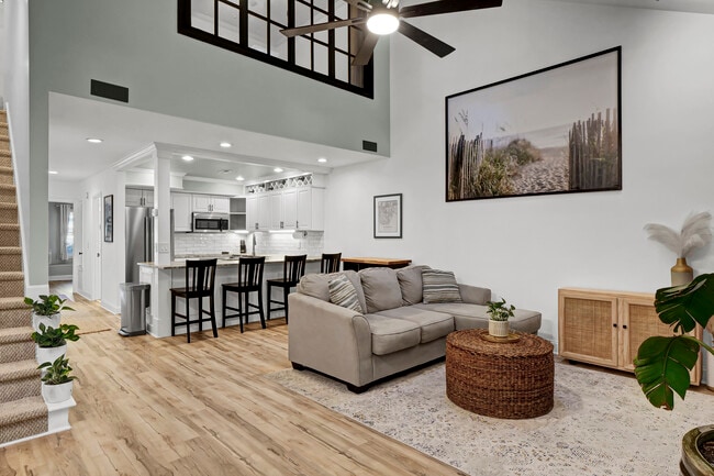 Building Photo - 1800 Eastwood Rd