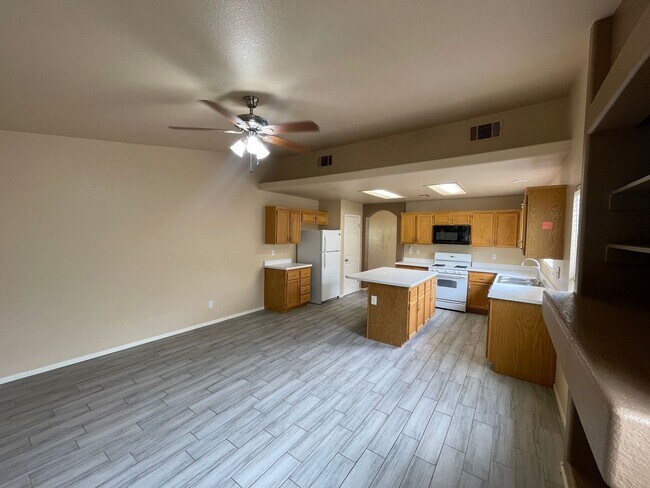 Foto del edificio - CHARMING 3BD/2BA HOME NEAR ELKHORN