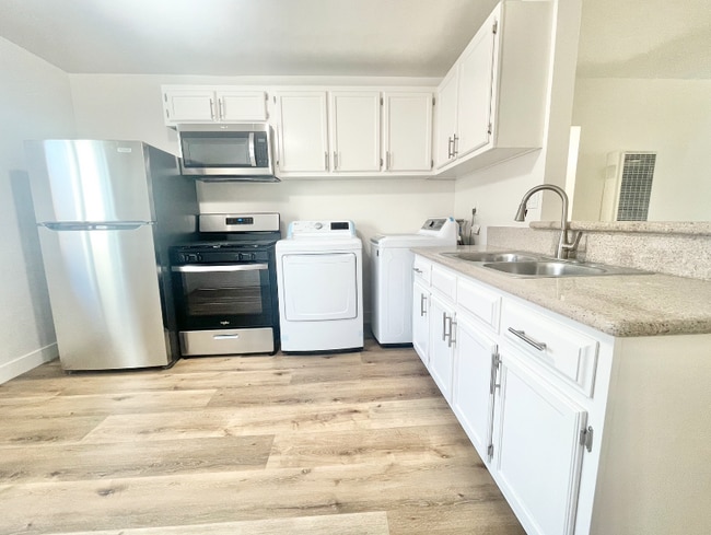 Foto del edificio - 4341 W 169th St