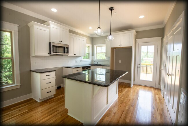 Building Photo - 406 Hump Cir
