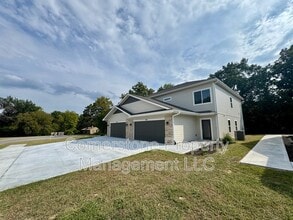 Building Photo - 801 Highland Dr