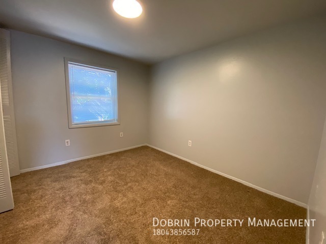 Building Photo - Lakeview Manor