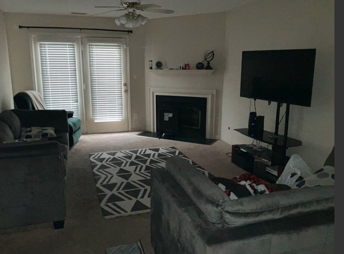Building Photo - Newly Renovated 2Bed/2Bath!
