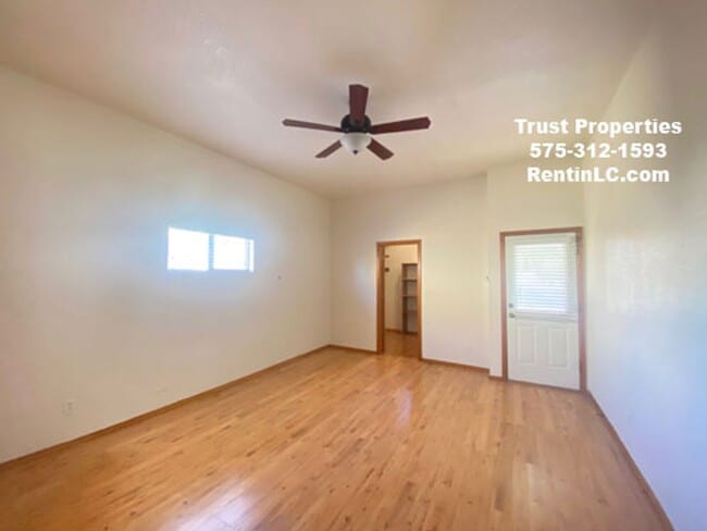 Building Photo - Spacious 4/3 off Elks Club