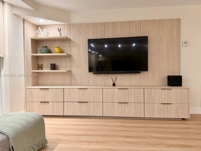 Building Photo - 10275 Collins Ave