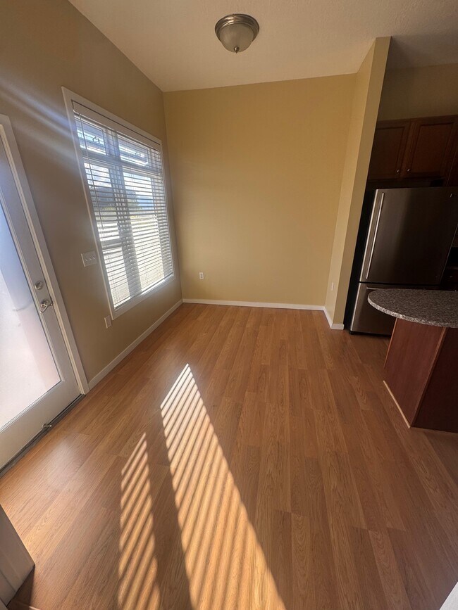 Foto del edificio - 2150 S Main St