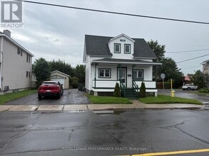 Building Photo - 1274 Main St E