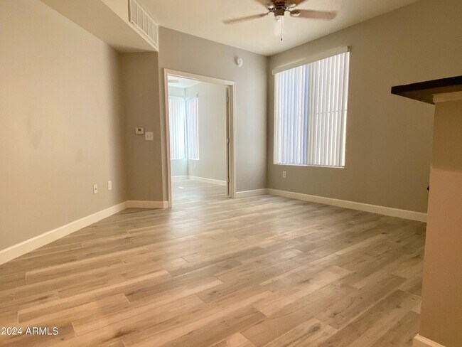 Foto del edificio - 1701 E Colter St
