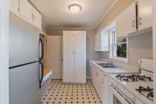 Foto del edificio - 808 S Harvard Villa Park 60181