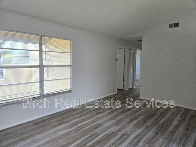 Foto del edificio - 5122 Muriel Ln