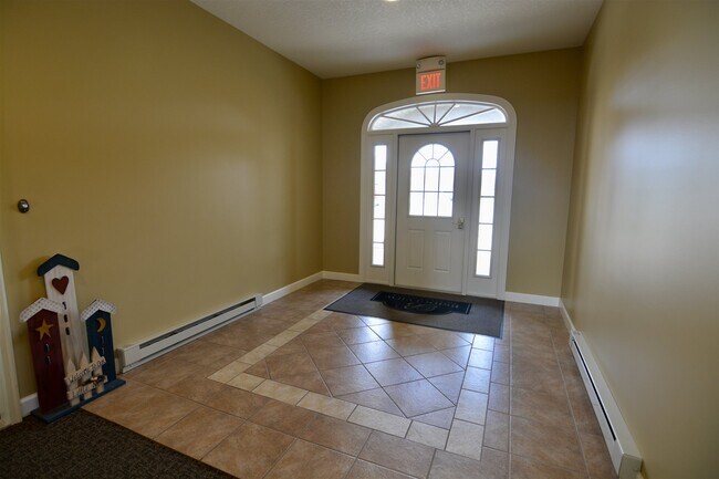Building Photo - 12368 Bridgeview Dr N