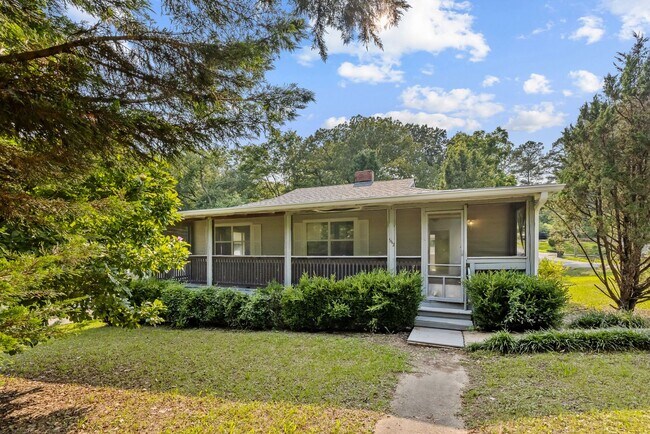 Building Photo - Spacious beautiful 4-bedroom 2 bath home