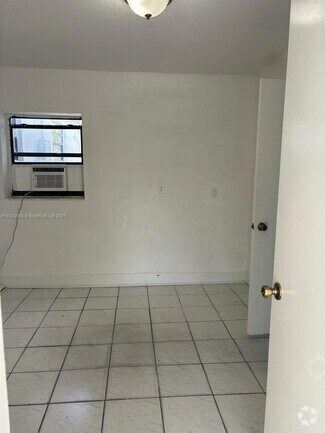 Building Photo - 1660 SW 24th Ave