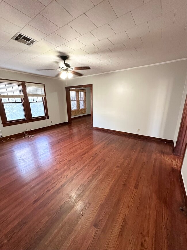 Foto del edificio - 1312 W University Ave