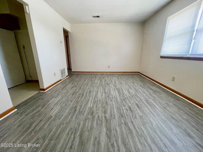 Foto del edificio - 10410 Torrington Rd