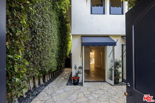 Foto del edificio - 11362 Chenault St