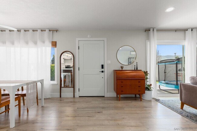 Building Photo - Single Level Condo in Lake San Marcos