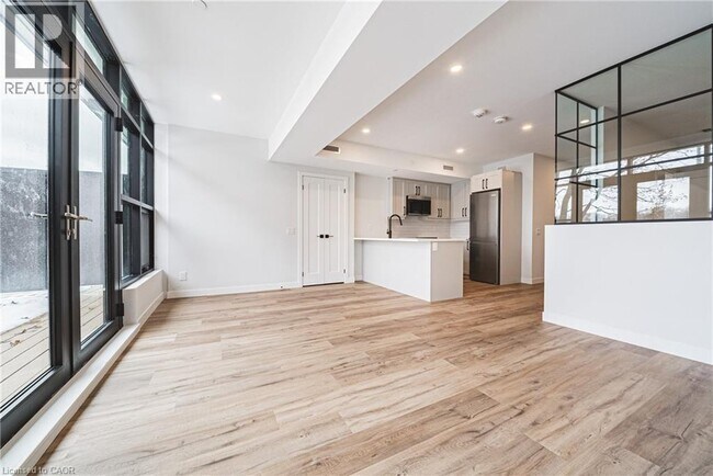 Building Photo - 555 Sanatorium Rd