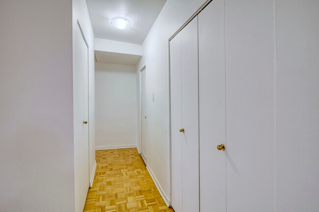 Photo du bâtiment - 2400 Av. Van Horne