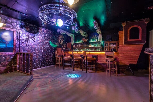 Foto del edificio - A truly one-of-a-kind pirate themed home that brings creativity and fun to life!