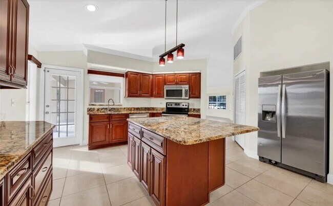 Building Photo - Stunning 3-Bedroom, 2-Bath Estate Home in ...