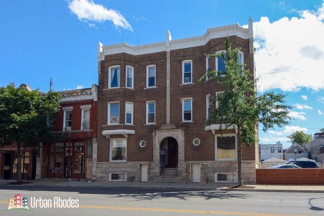 Building Photo - 2143 W Chicago Ave