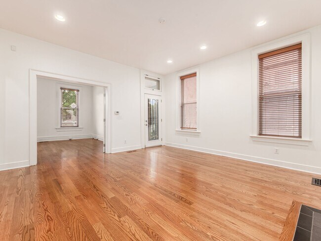 Foto del edificio - 857 S High St