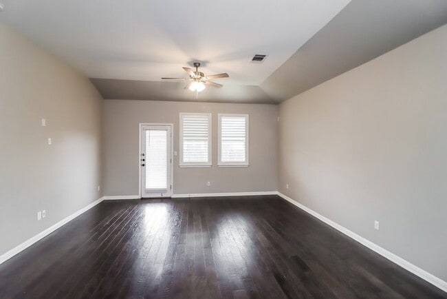 Building Photo - 8113 Pescara Cove