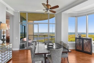 Building Photo - 801 E Beach Dr