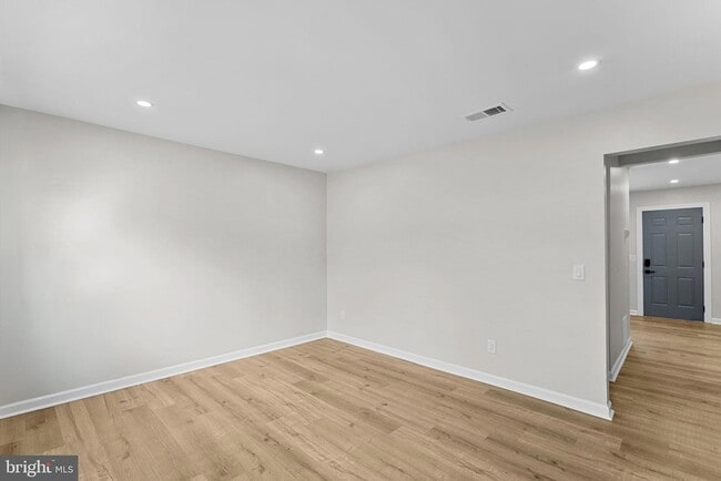 Building Photo - 210 Cameron St