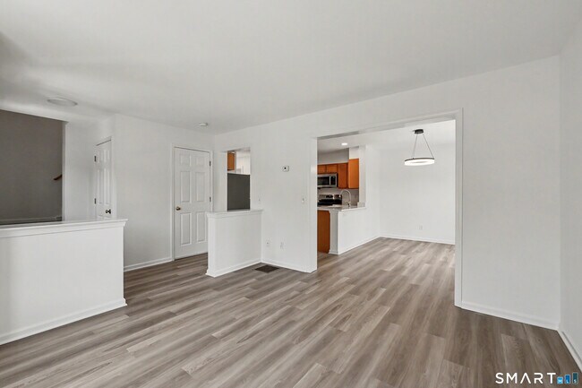 Building Photo - 21 Whitmore Ln