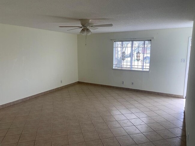 Building Photo - 33 San Jacinto Dr