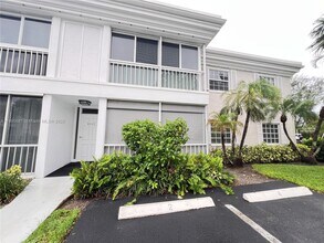 Building Photo - 6385 Bay Club Dr