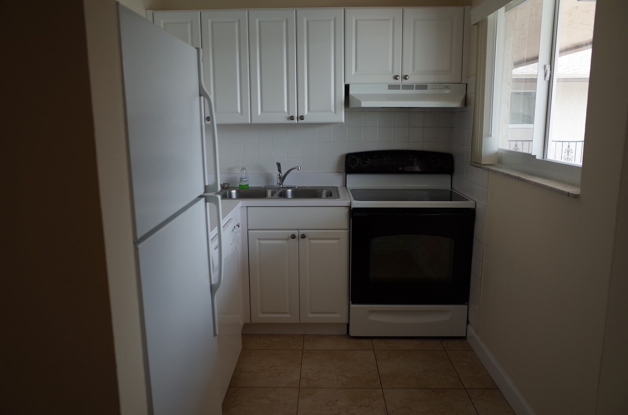 Primary Photo - 1580 NW 15th Ave