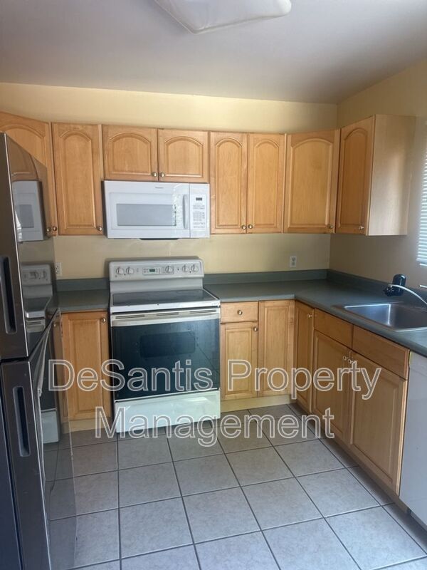 168 Center Ave Unit 2, Elizabeth, PA 15037 Condo for Rent in