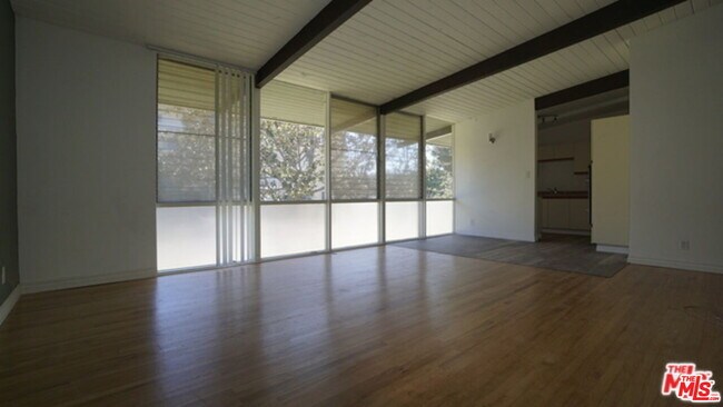Foto del edificio - 11133 Rose Ave