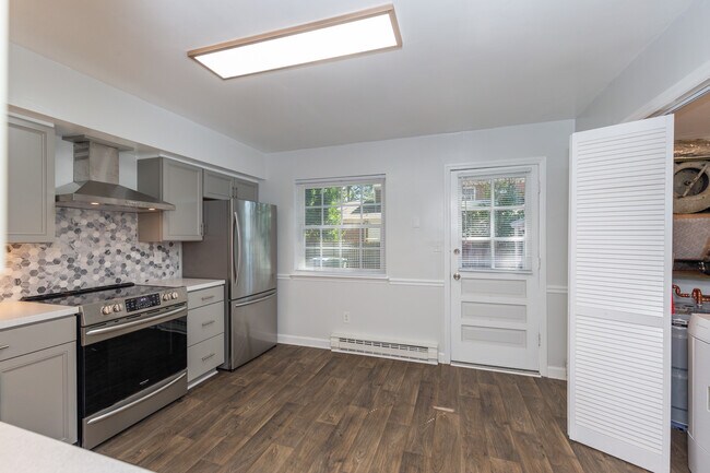 Foto del edificio - 9392 Pine Tree Rd